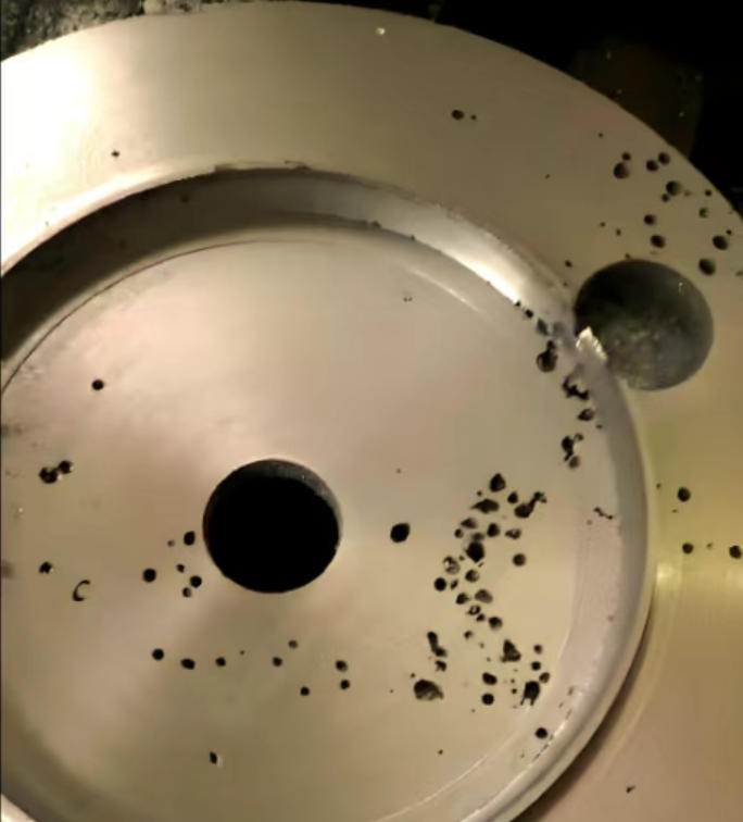 خصائص ومقاييس الوقاية من المسامية تحت الجلد في أجزاء الحديد الزهر الرمادي