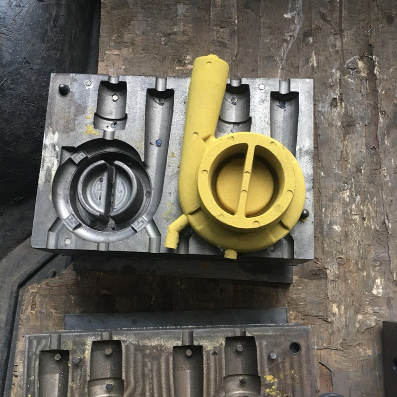 كيفية منع عيوب المسامية الناجمة عن زيادة الرطوبة أثناء إنتاج المسبوكات باستخدام تقنية الرمال المطلية في الصيف؟