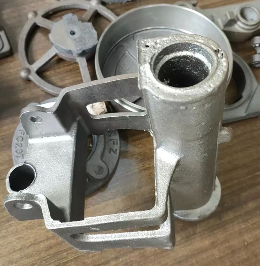 معالجة المسامية الشديدة في قلوب الرمل الأنبوبية الأسطوانية أثناء إنتاج أجزاء حديد الدكتايل باستخدام تقنية قولبة الرمل الأخضر