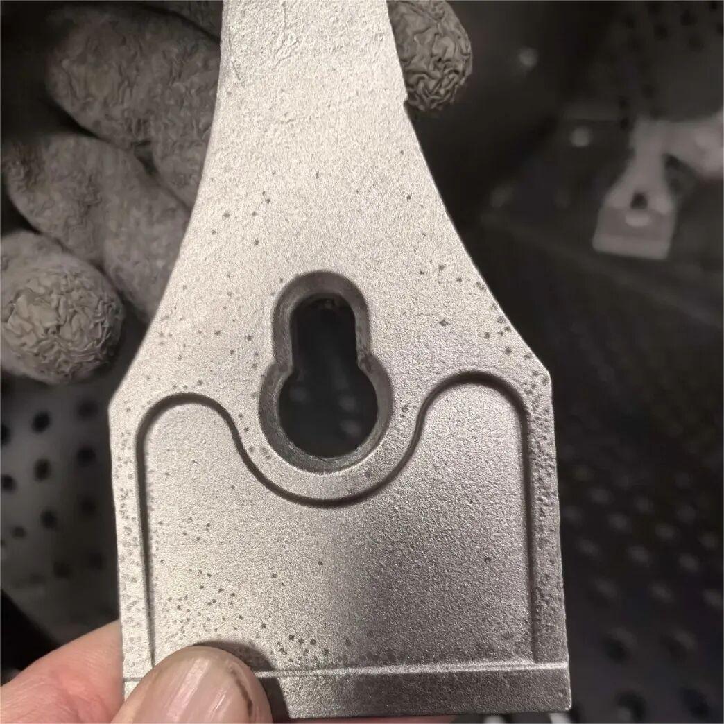 انتاج 410 قطعة ستانلس ستيل بمحلول السيليكا وزن 205 جرام بها عيوب بقع الأكسدة السطحية الأسباب والحلول